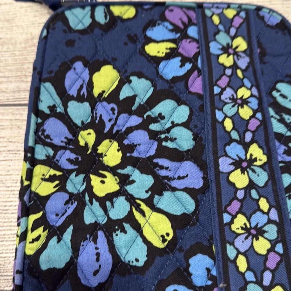 Vera Bradley zippered tablet/e-reader sleeve pouch - Picture 3 of 10